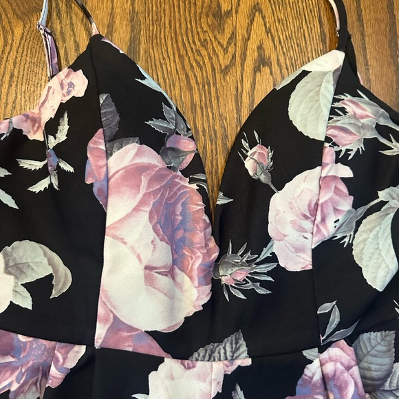 Floral jumpsuit with zipper back deep v - Picture 2 of 6